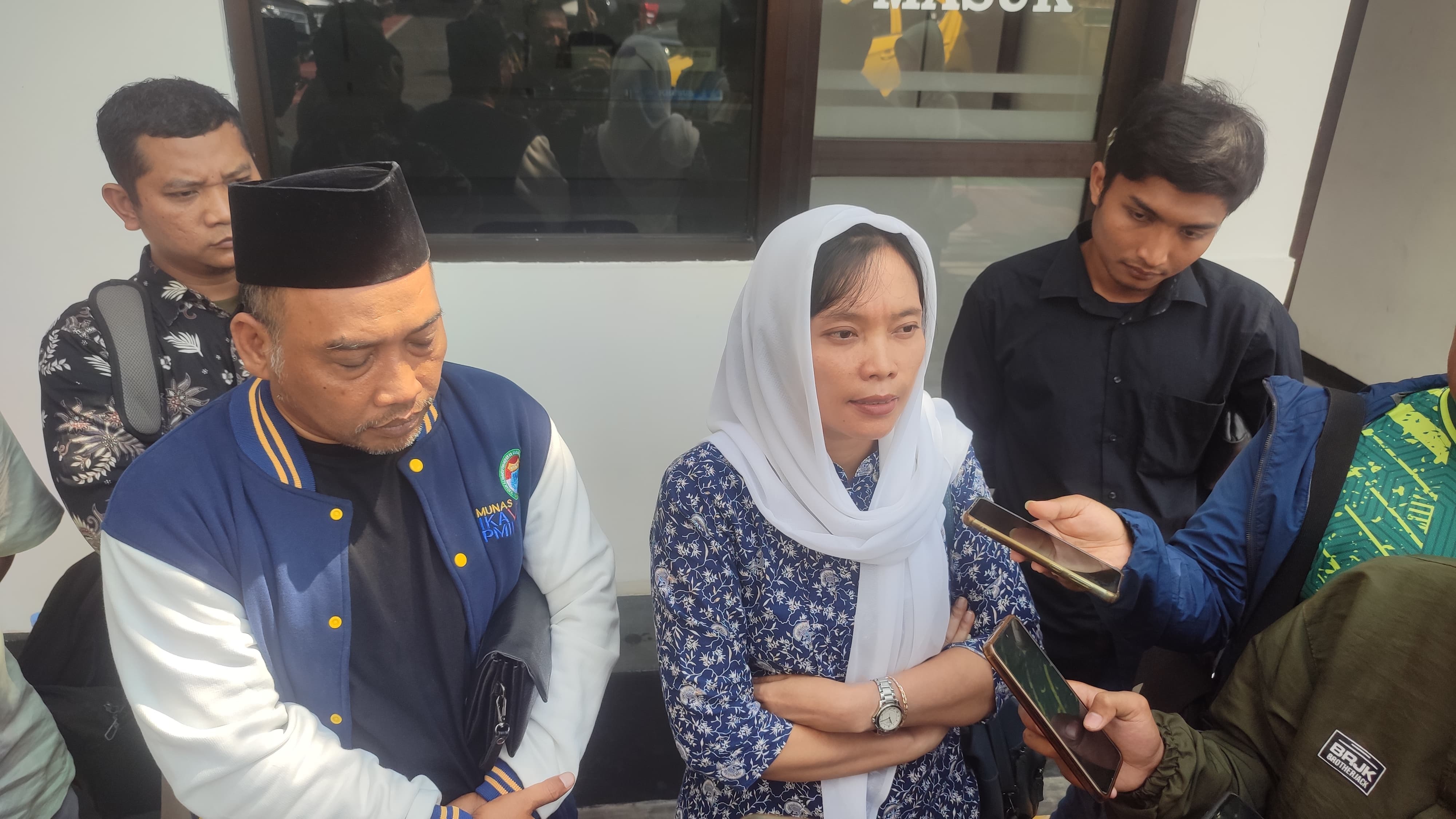 Konflik pendapat antara PH pelapor dan PH terlapor dalam kasus penghinaan martabat.