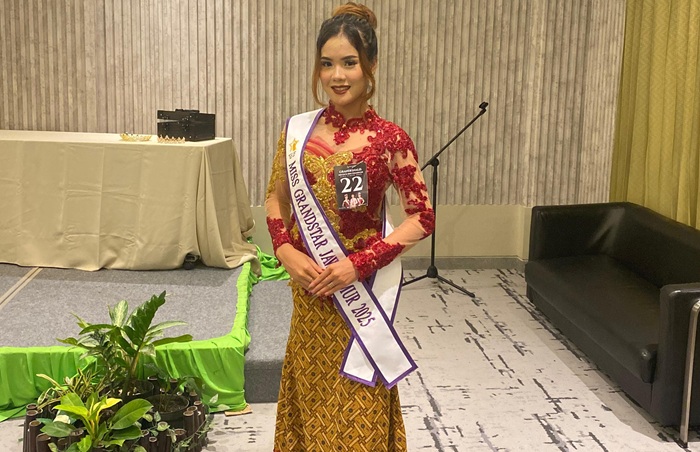 Amel, gadis 18 tahun asal Tuban ini buktikan bahwa bisa jadi bintang modeling Jawa Timur.