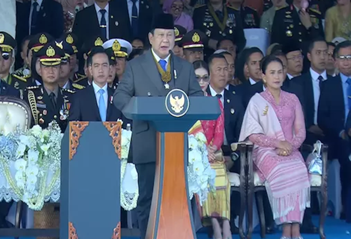 Dalam peringatan HUT Bhayangkara ke-79, Prabowo Subianto serukan Polri jaga kepercayaan publik dan tegakkan nilai keadilan.