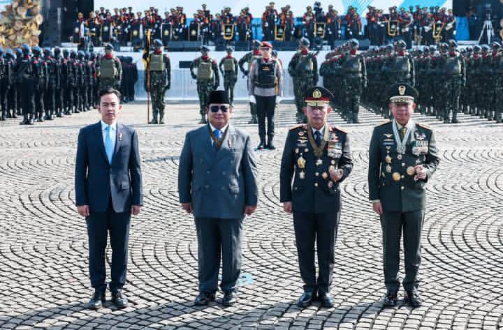 Usai upacara Bhayangkara di Monas, Prabowo puji kedisiplinan peserta dan minta Irjen Dadang menghadap untuk mendapat apresiasi khusus.