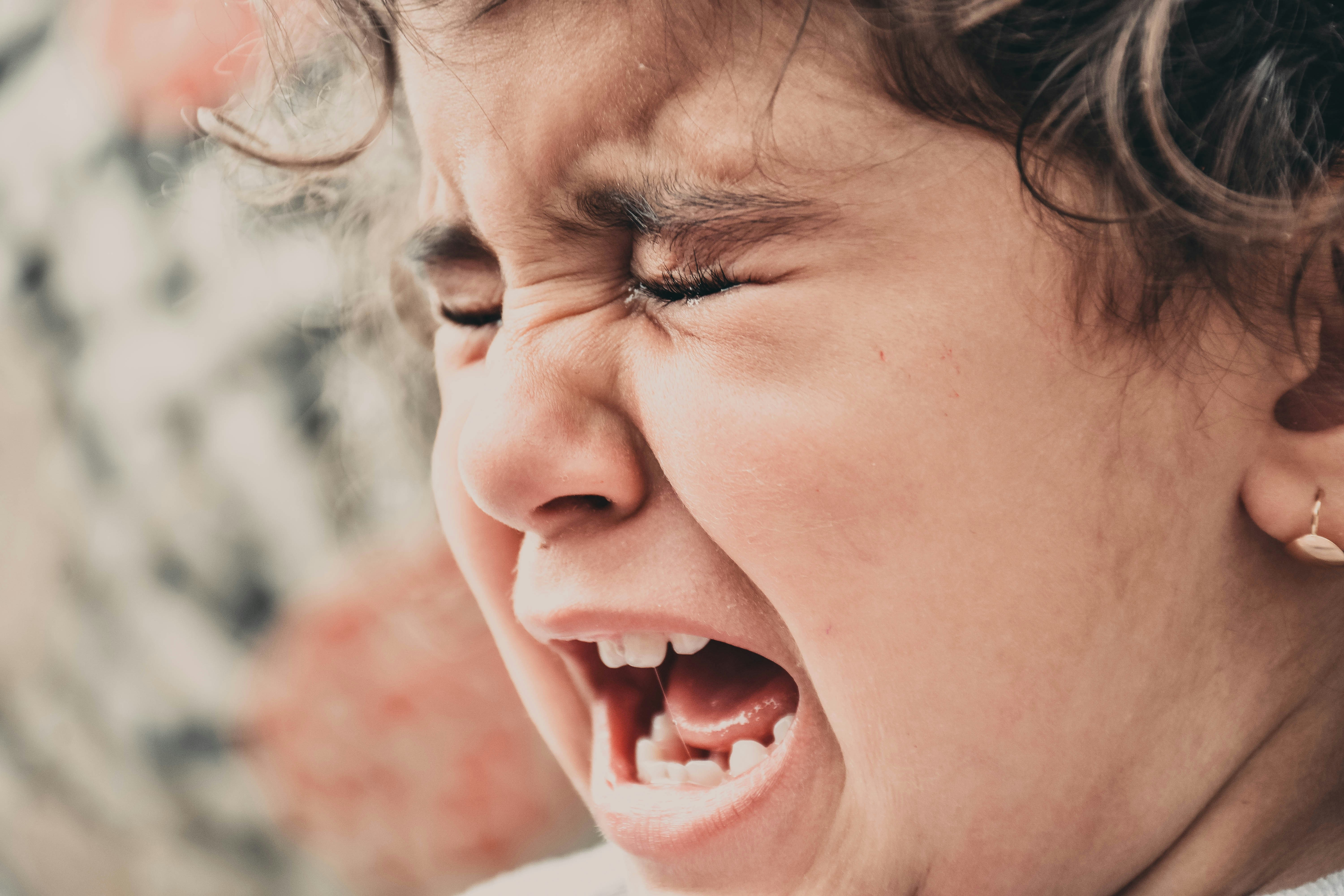 Hadapi tantrum anak dengan tenang dan empati, pelajari cara menghargai perasaan