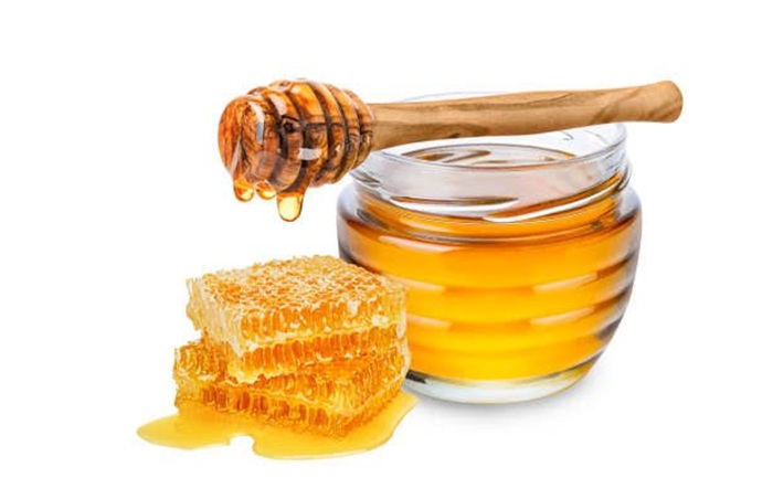 Madu tahan lama karena aktivitas air rendah dan proses fermentasi alami oleh lebah.