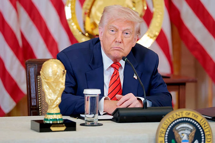 Presiden AS Donald Trump berbicara selama pertemuan dengan Gugus Tugas Gedung Putih untuk Piala Dunia 2026 di Ruang Timur Gedung Putih