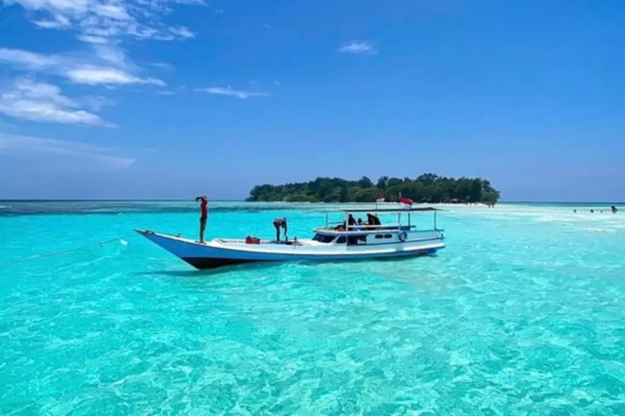 Karimunjawa menyimpan surga tersembunyi untuk pecinta laut.
