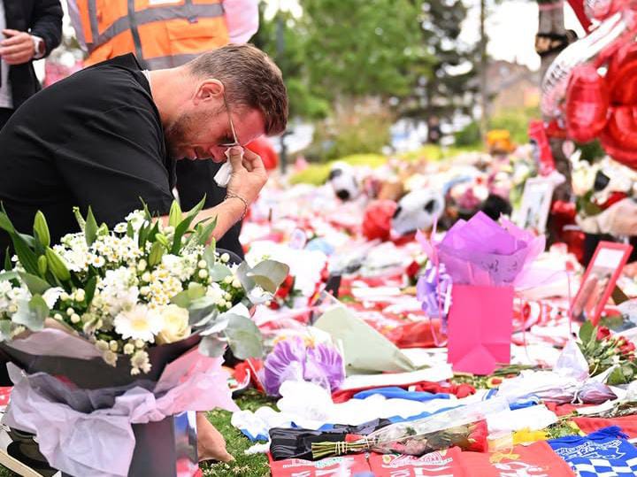 Pemain Liverpool dan keluarga hadir memberikan penghormatan terakhir dalam suasana penuh duka.