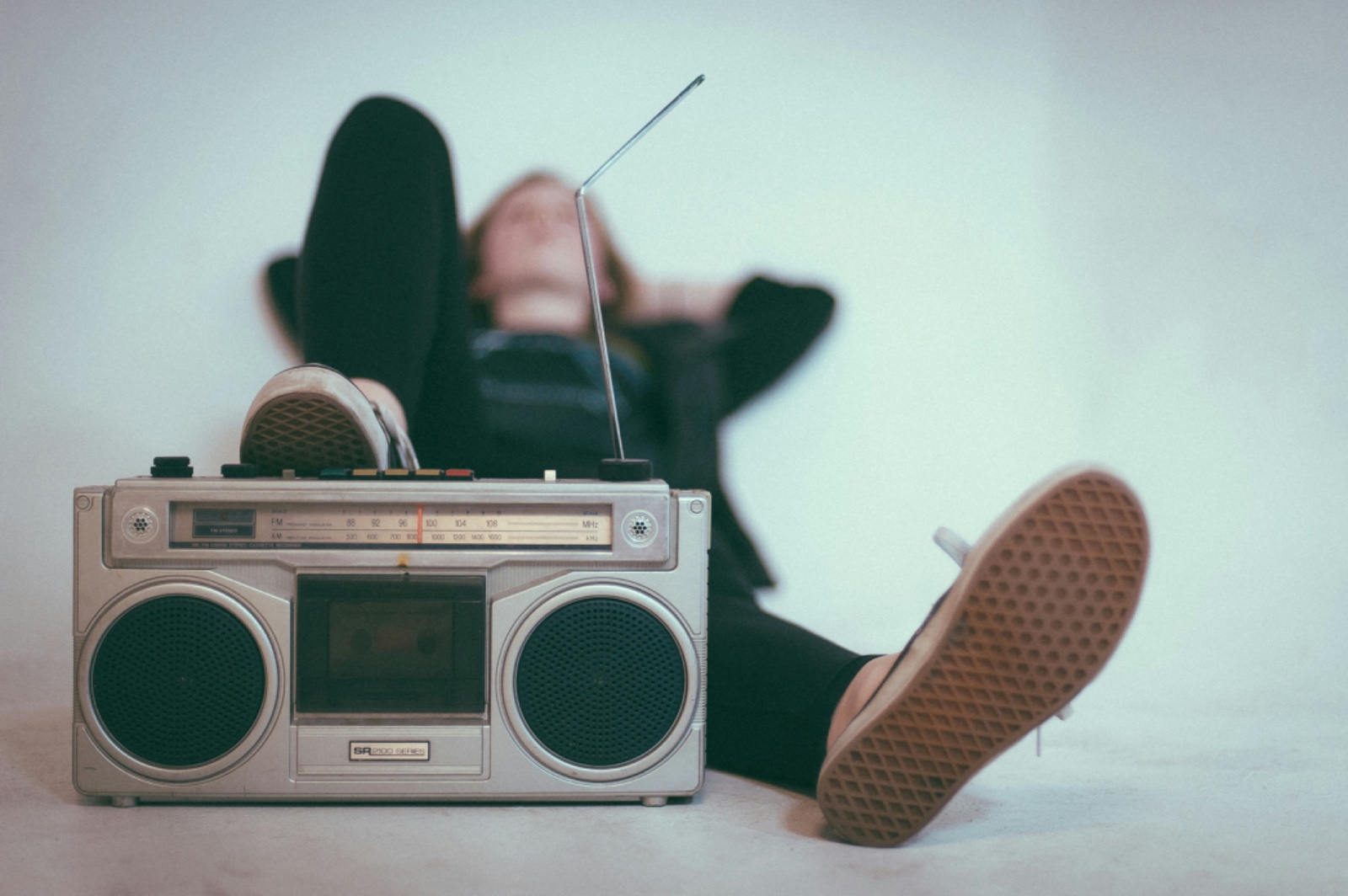 Riset tunjukkan banyak orang tetap setia pada playlist lama karena nostalgia dan kesibukan hidup.