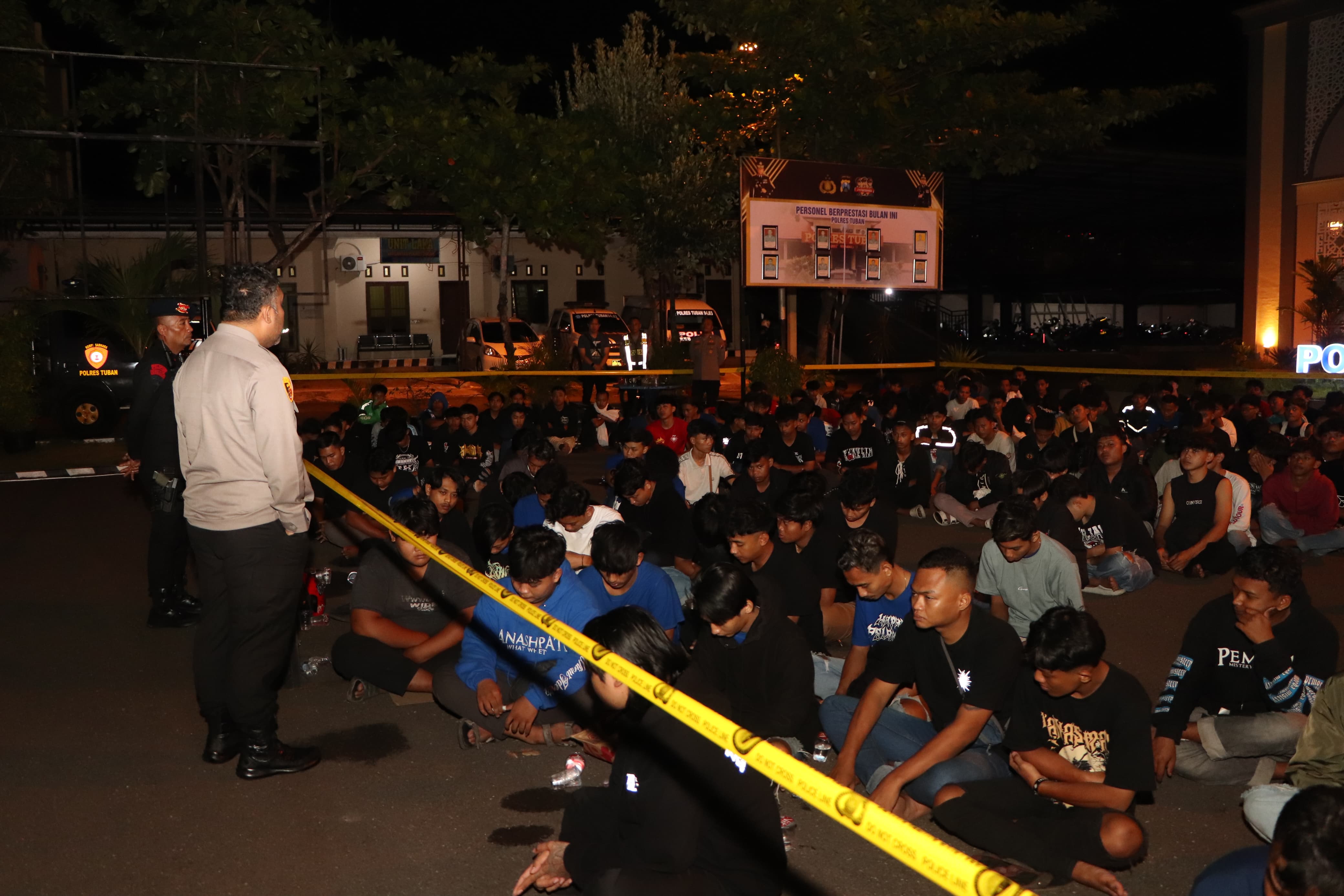 Polres Tuban amankan 294 peserta konvoi silat yang dinilai anarkis, kapolres tegaskan larangan dan ancam penahanan ulang.