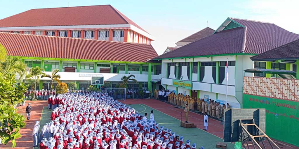 SMKN 1 Wonosari Yogyakarta, peringkat nomor 1 jumlah siswa yang paling berprestasi di Indonesia.