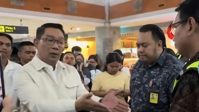 Ridwan Kamil marah di bandara karena delay penerbangan