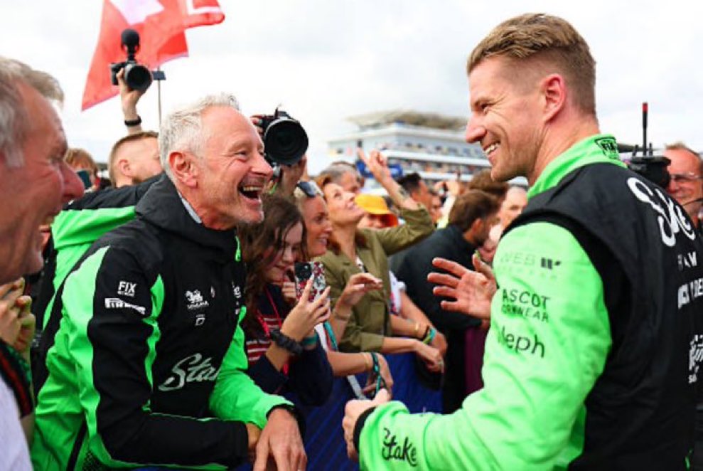 Jonathan Wheatley bersama Hulkenberg saat perayaan podium
