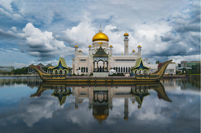 Brunei kaya bukan hanya karena minyak. Negara ini sukses sejahterakan rakyat tanpa pajak, pendidikan dan kesehatan gratis.