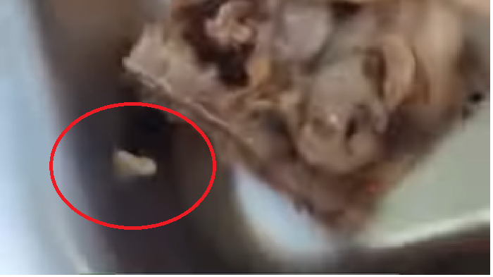 Tangkapan layar video viral MBG berisi belatung di SMKN Tambakboyo Tuban.