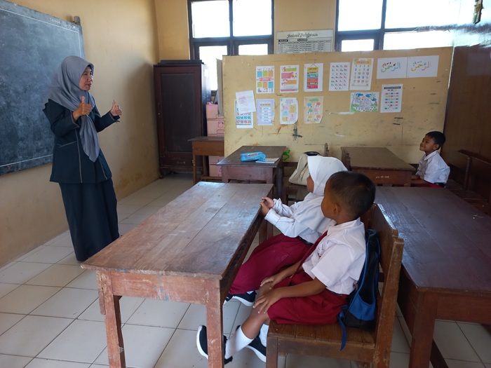 Kegiatan MPLS di SDN Prunggahan Kulon 9 yang hanya mendapatkan tiga murid baru.