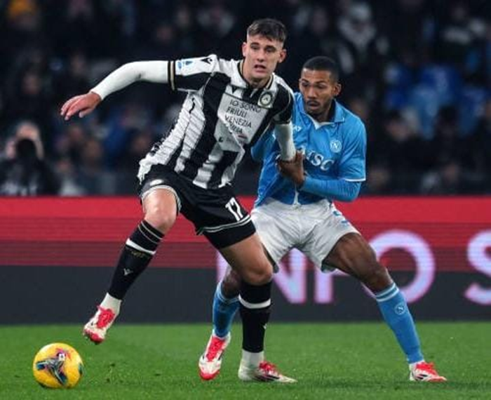 Lorenzo Lucca Resmi ke Napoli