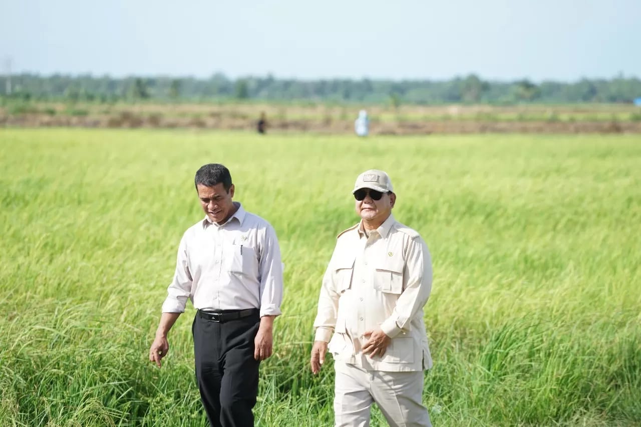 Situasi harga beras melonjak dan kasus oplosan menjadi perhatian, Presiden Prabowo Subianto berdialog dengan Menteri Pertanian Amran Sulaiman.