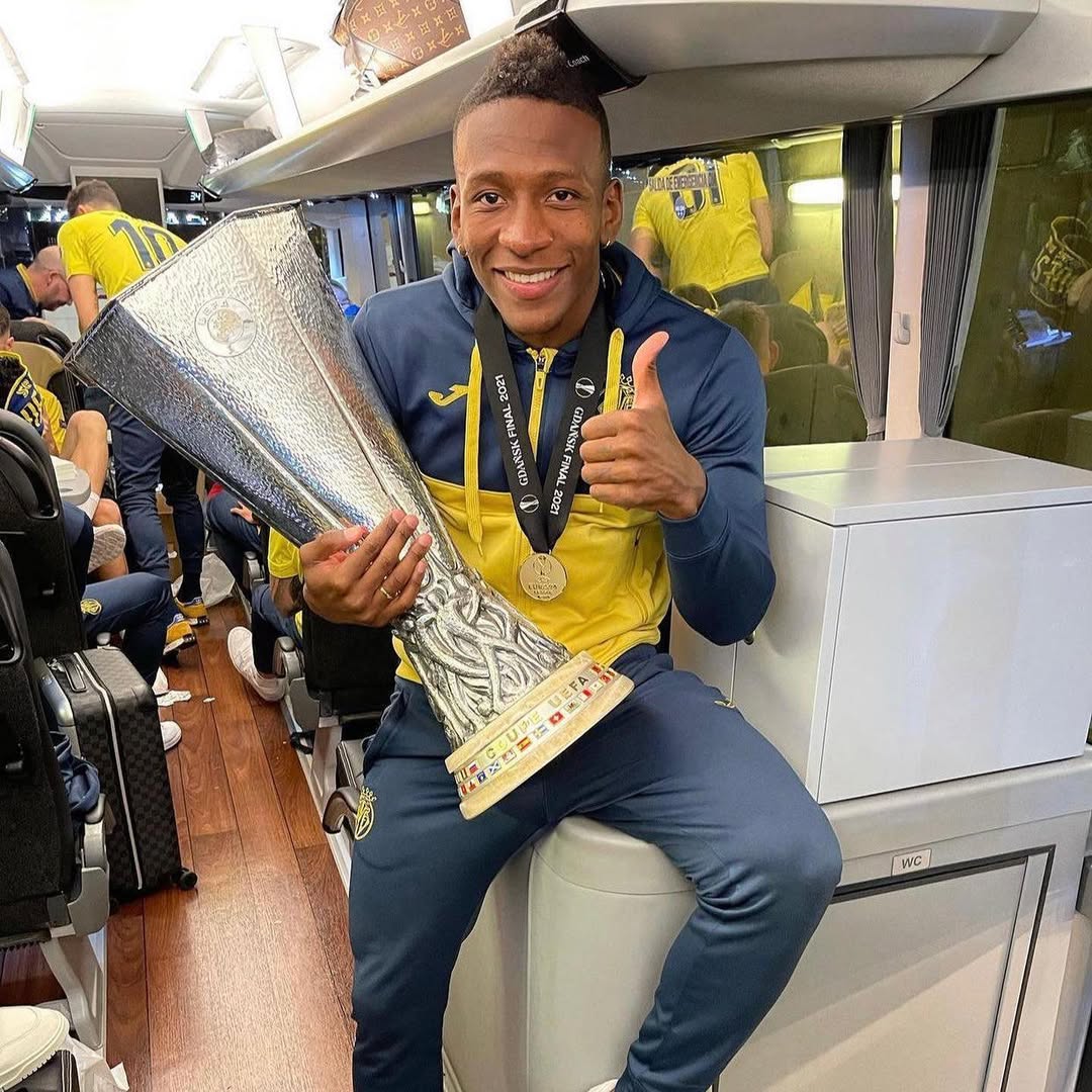 Pervis Estupi&ntilde;&aacute;n gabung AC Milan dari Brighton