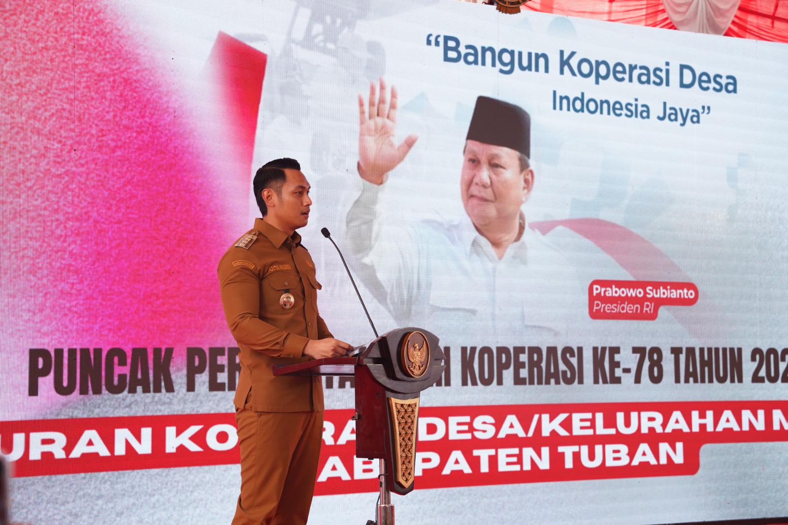 Bupati Aditya Halindra Faridzky menyampaikan sambutan diacara peluncuran Koperasi Desa/Kelurahan Merah Putih di Desa Pucangan, Kecamatan Montong, kemarin.