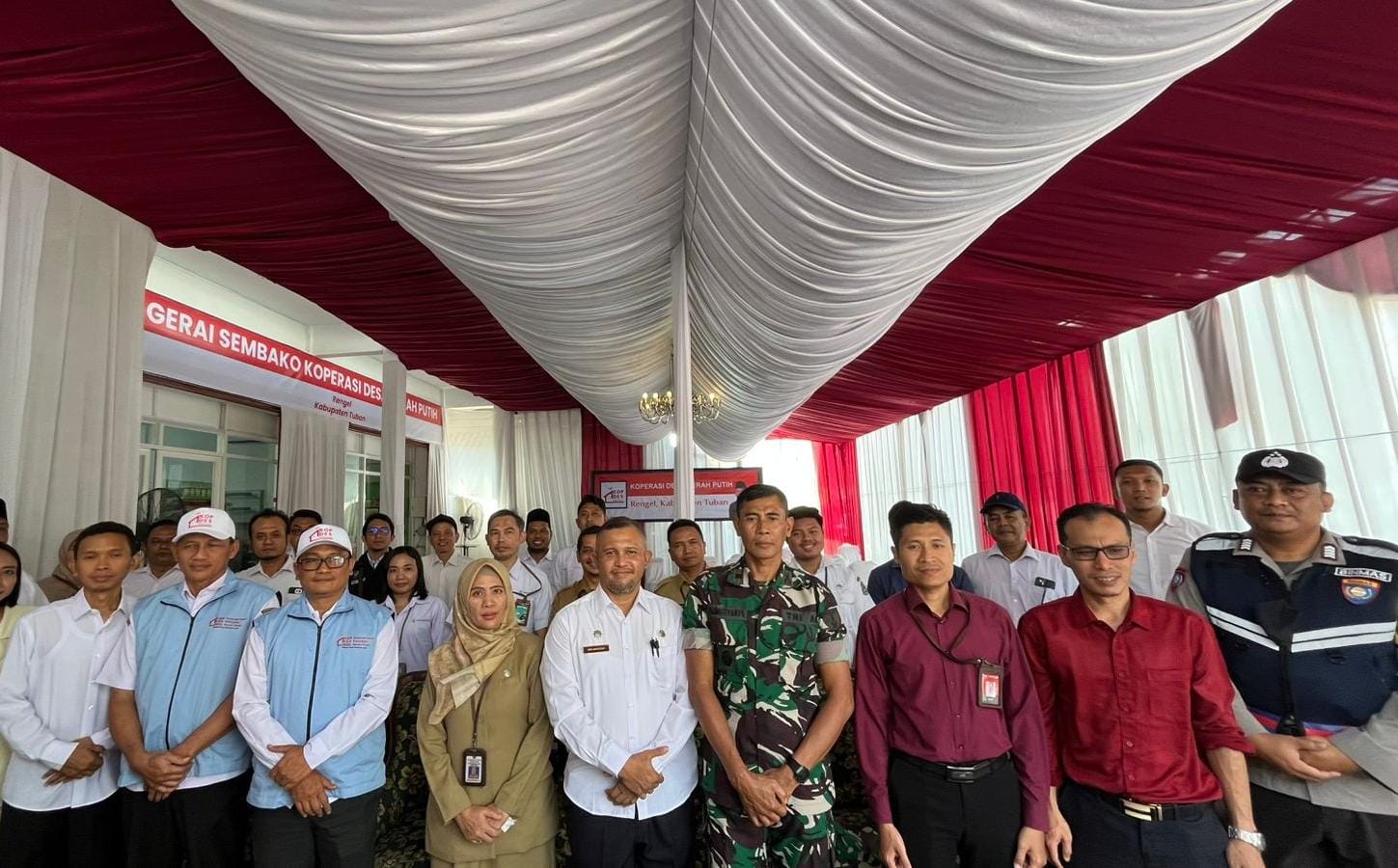 Titik peluncuran Koperasi Desa/Kelurahan Merah Putih secara daring yang juga dilaksanakan di Desa Rengel, Kecamatan Rengel, diikuti semua desa dari kecamatan setempat.
