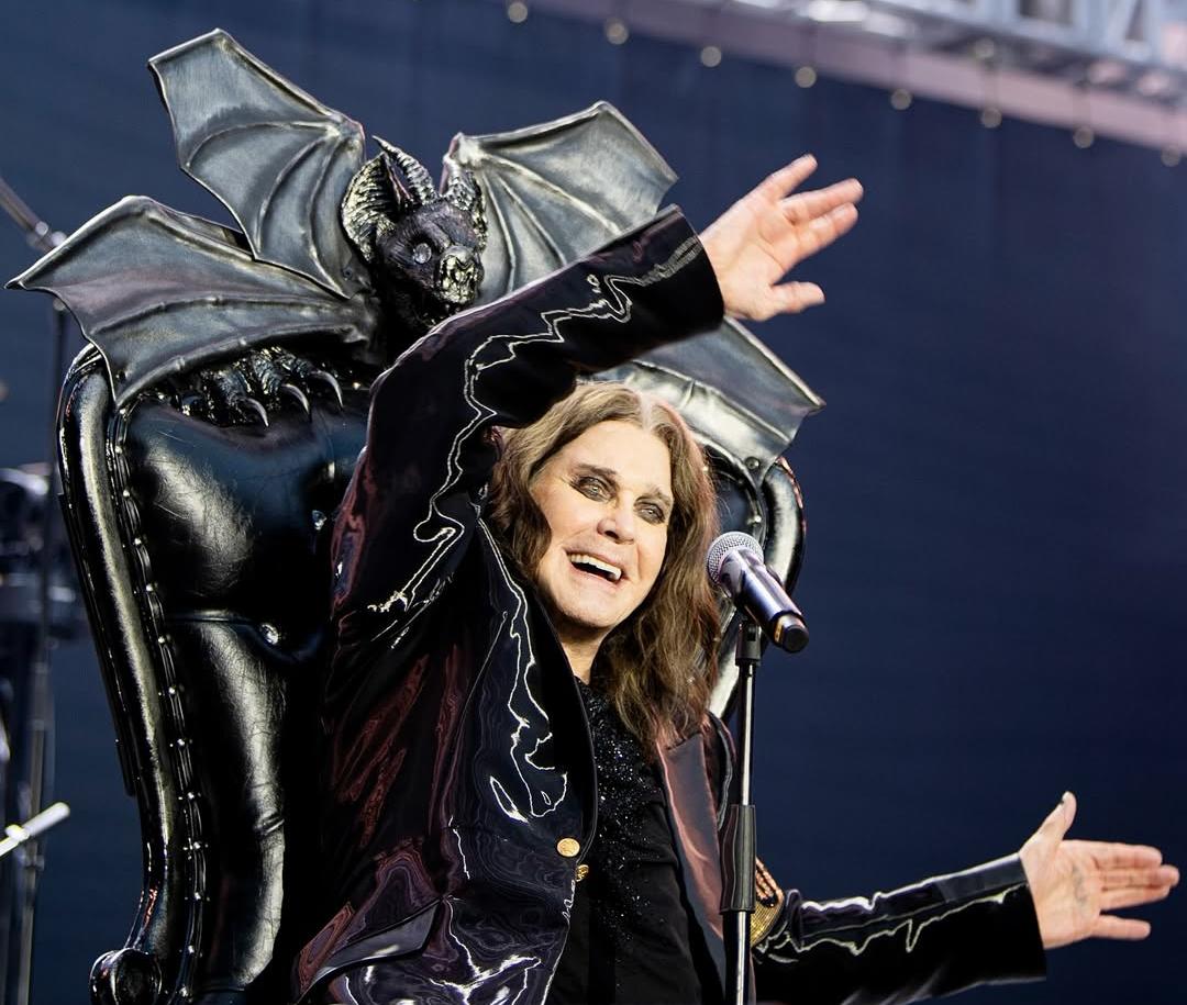 Ozzy Osbourne meninggal dunia di usia 76 tahun.