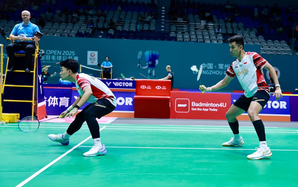 Leo/Bagas tampil percaya diri di China Open 2025. Mereka siap hadapi ganda India Rankireddy/Shetty di babak 16 besar.