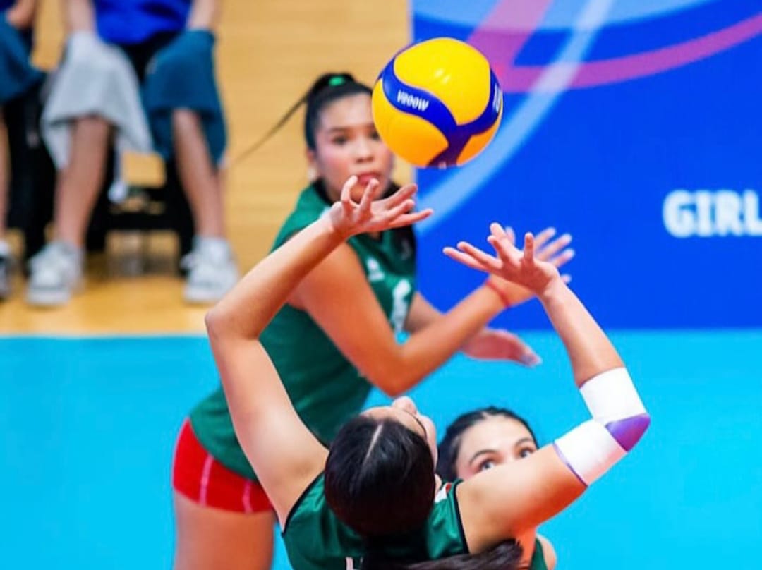 Tim voli wanita Mexico saat bertanding lawan Canada di ajang FIVB junior.