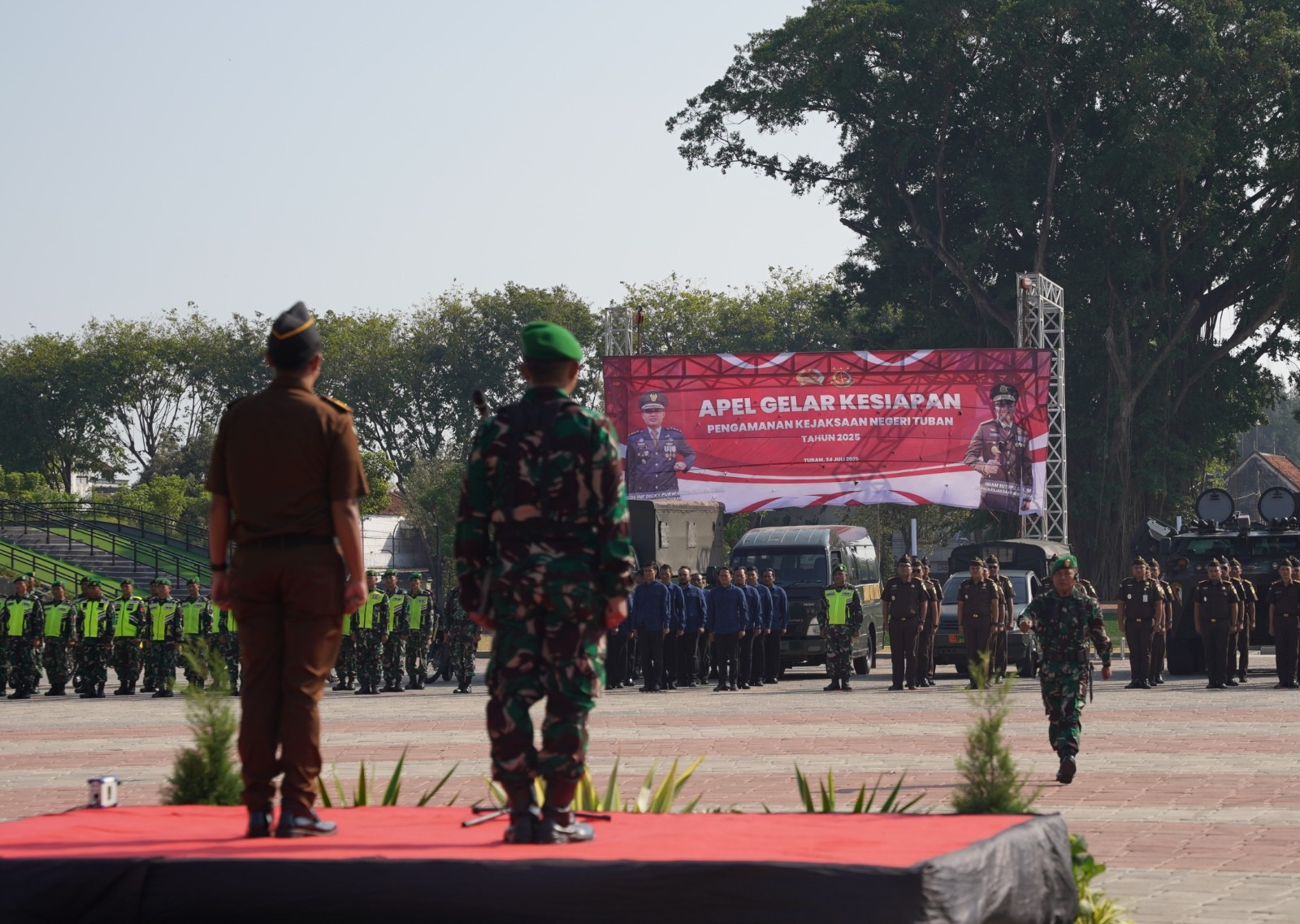 Kegiatan apel TNI-Kejari Tuban picu kekhawatiran publik, PMII menilai perlu ada komunikasi terbuka agar tidak muncul kesan eksklusif.