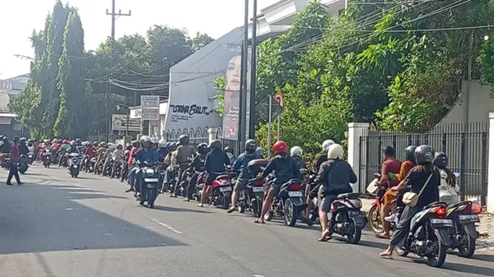 Jalur Gumitir Ditutup, SPBU Jember Lumpuh