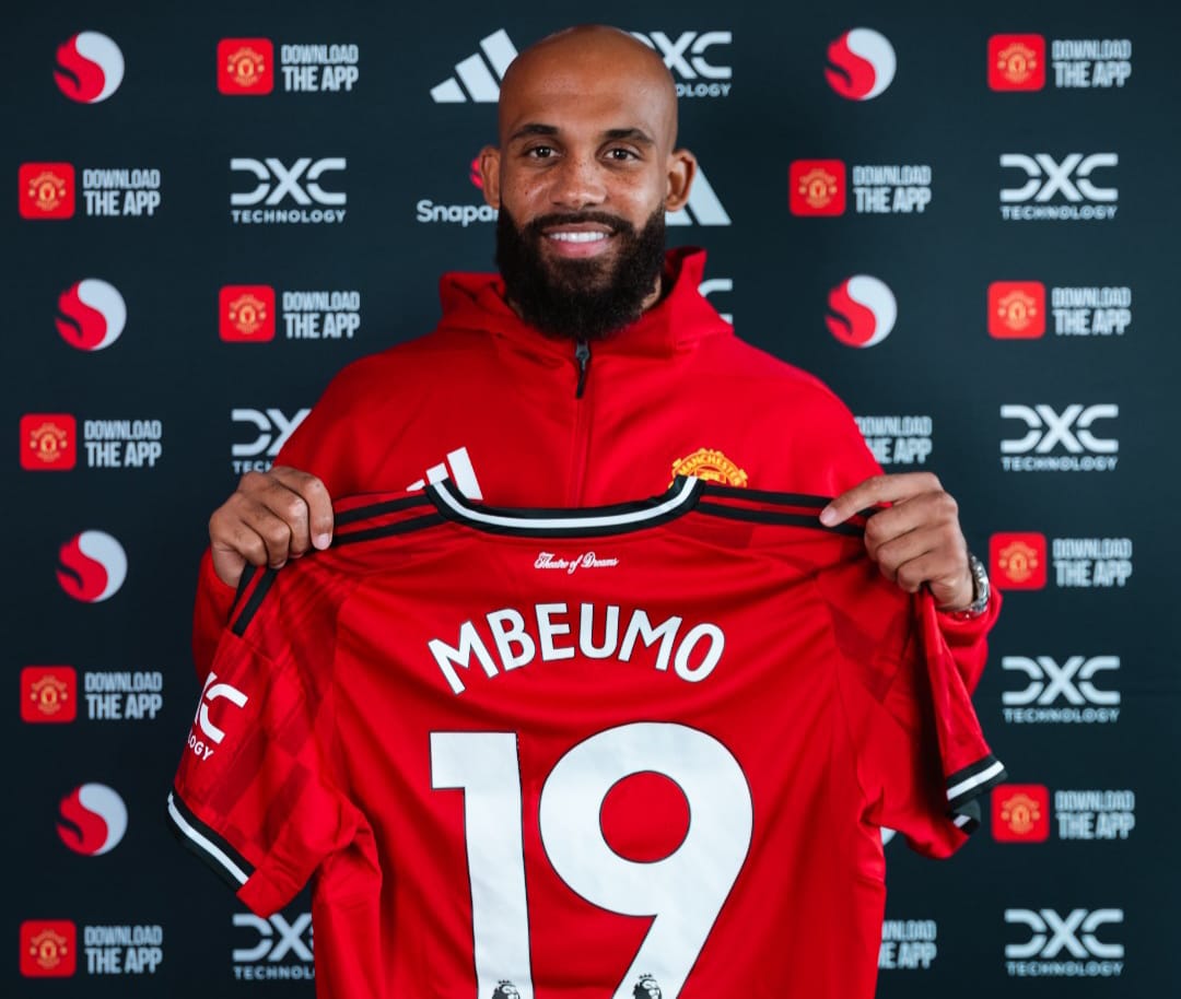 Bryan Mbeumo saat diperkenalkan sebagai rekrutan baru Manchester United.