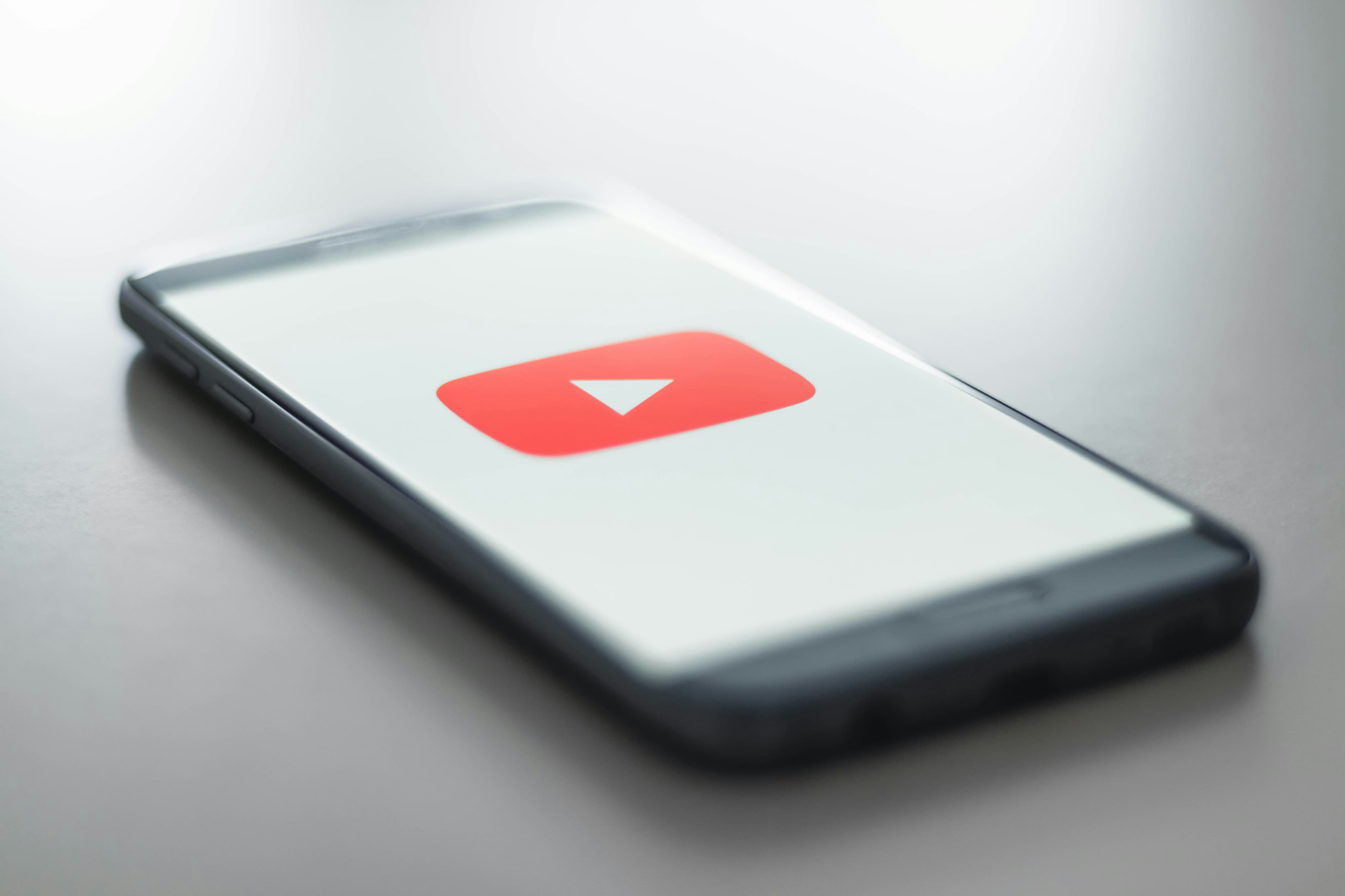 YouTube tengah uji coba verifikasi usia pengguna melalui AI
