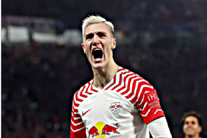 Manchester United resmi buka negosiasi untuk boyong striker RB Leipzig, Benjamin Sesko. Newcastle juga ikut meramaikan perburuan.&nbsp;