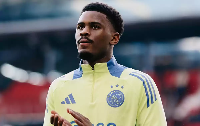 Chelsea sukses rekrut bek muda Jorrel Hato dari Ajax seharga &euro;40 juta lebih.