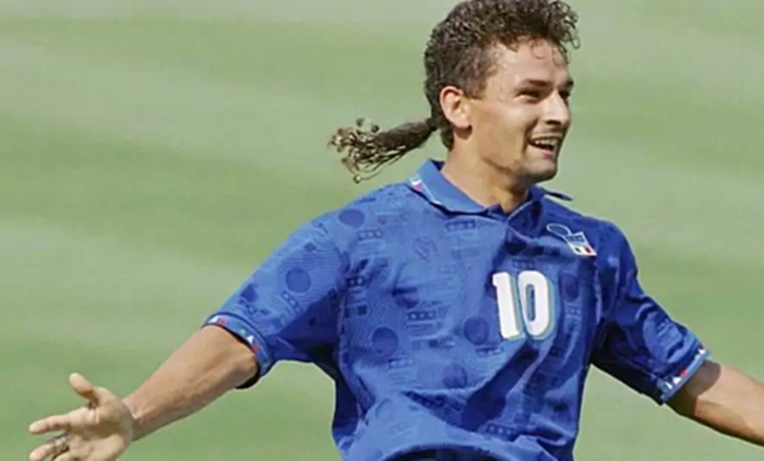 Roberto Baggio bukan hanya legenda Italia, tapi simbol keindahan dan tragedi dalam sepak bola.