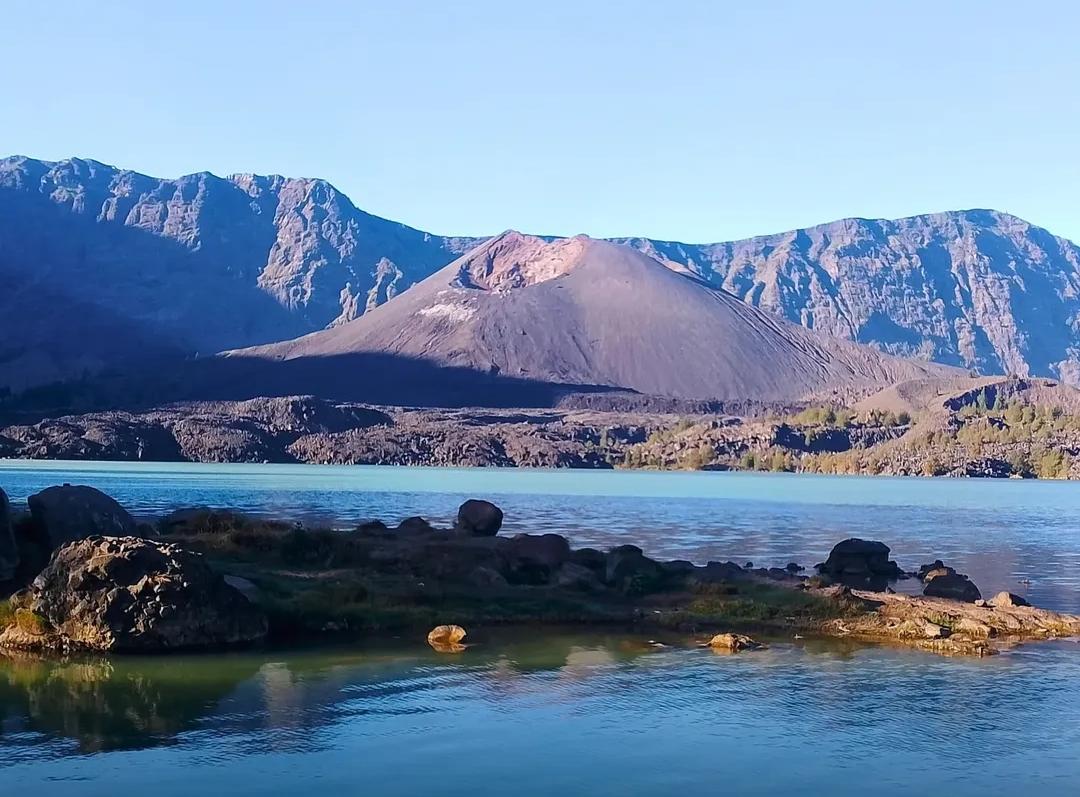 BTNGR menutup jalur pendakian Gunung Rinjani mulai 1 Agustus hingga 10 Agustus 2025.