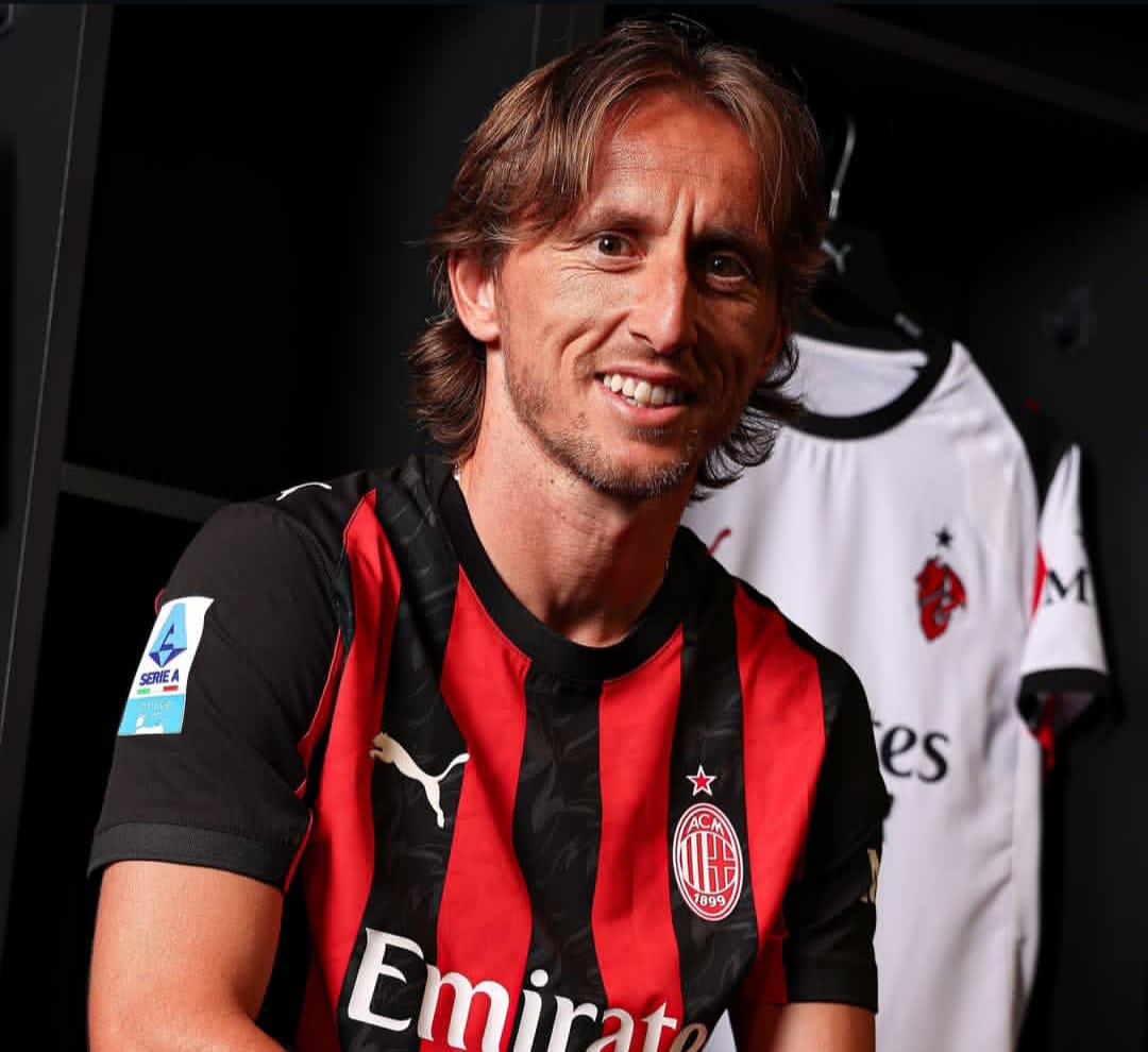 Luka Modric, saat pertama kali diperkenalkan sebagai rekrutan baru AC Milan. 