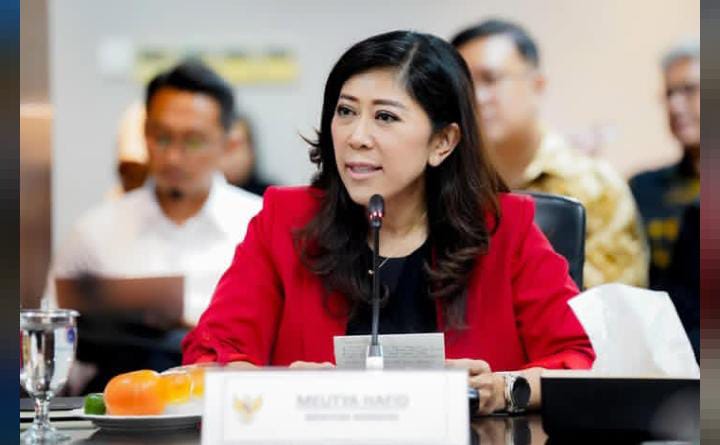 Menteri Komunikasi dan Digital Meutya Hafid menegaskan pemerintah belum akan memblokir Roblox meskipun Mendikdasmen melarang siswa memainkannya.