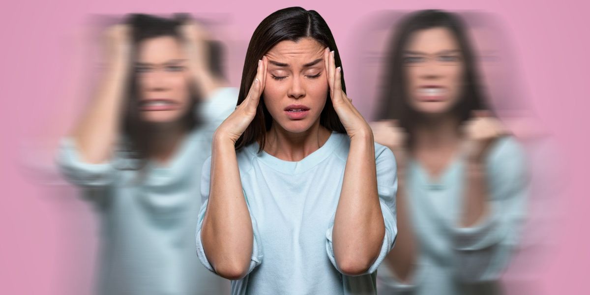 Perubahan hormon menjelang menstruasi bikin emosi naik-turun? Ini solusi mudah dan sehat untuk mengatasinya.