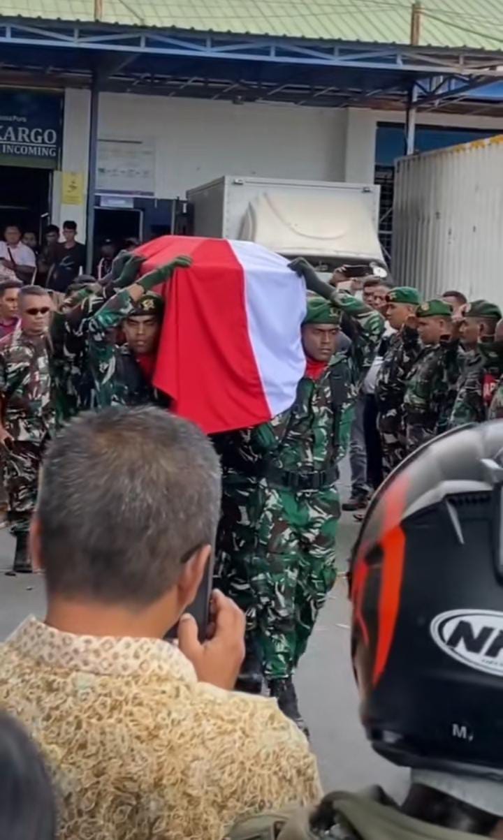 Jenazah Prada Lucky sampai di Kupang