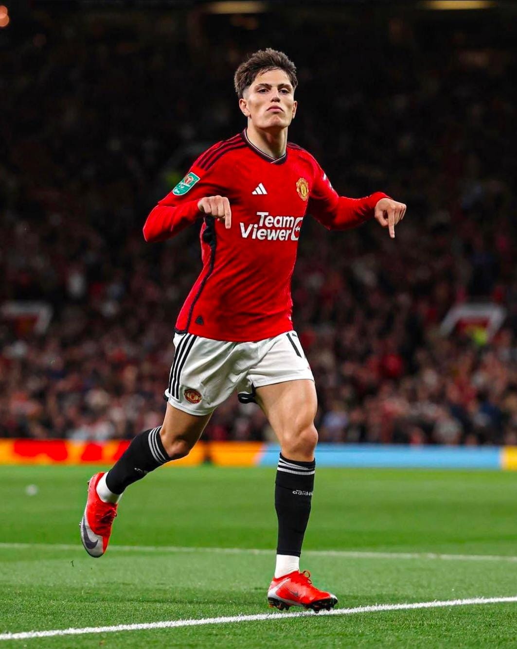 Siap tinggalkan setan merah, Garnacho &mdash; ikon masa depan Manchester United tertarik menjadi bagian ambisius The Blues menuju era baru.