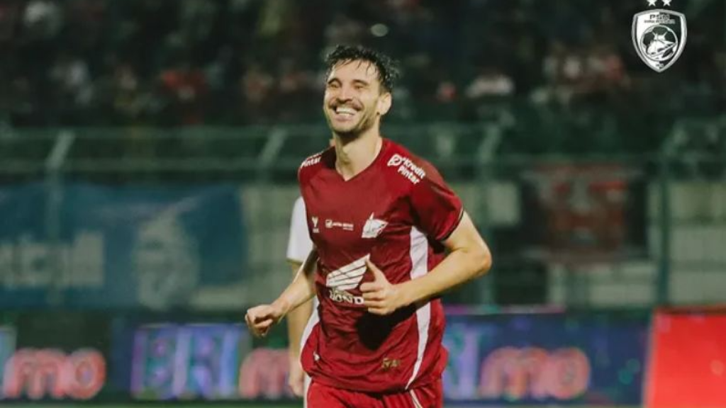 Dalam laga debut BRI Super League 2025/2026, Nermin Haljeta membuktikan bahwa peran striker tak selalu soal gol.