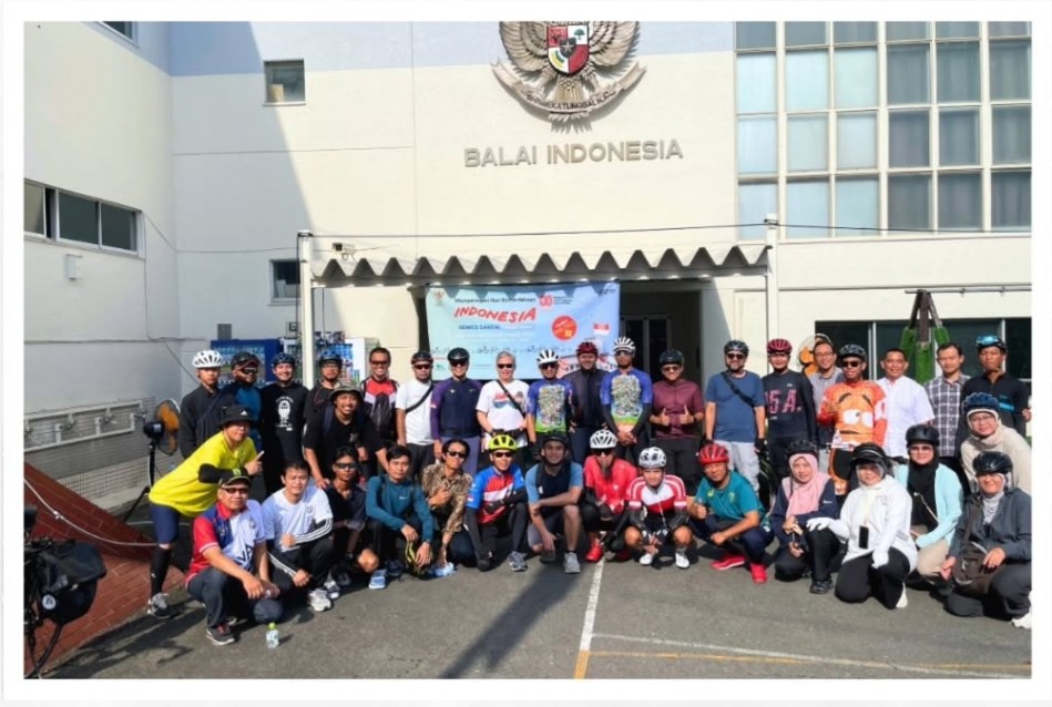 Lebih dari 30 WNI di Jepang mengikuti Gowes Santai yang digelar GTTO & KBRI Tokyo untuk rayakan kemerdekaan dan nikmati indahnya Sungai Tamagawa.