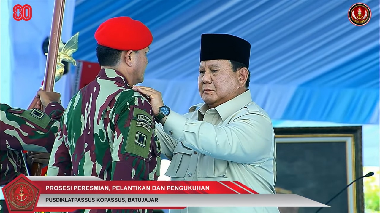 Lima purnawirawan TNI, termasuk (Alm) Ali Sadikin dan Sjafrie Sjamsoeddin, dianugerahi pangkat Jenderal Kehormatan oleh Presiden Prabowo.