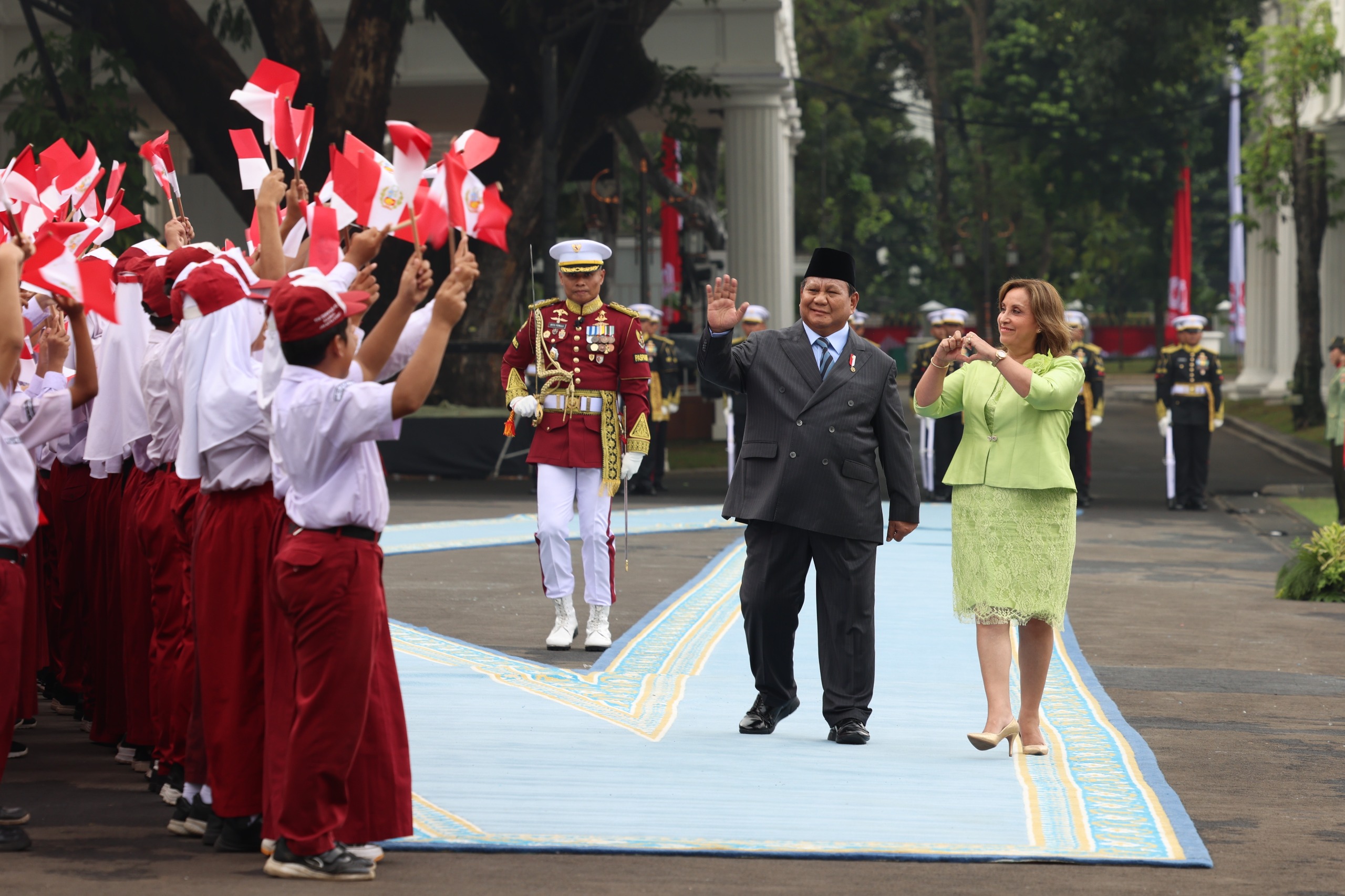 Presiden Peru Dina Boluarte mengungkap pertumbuhan ekonomi negaranya 4,4 persen per tahun selama 20 tahun saat bertemu Presiden Prabowo di Istana Merdeka.