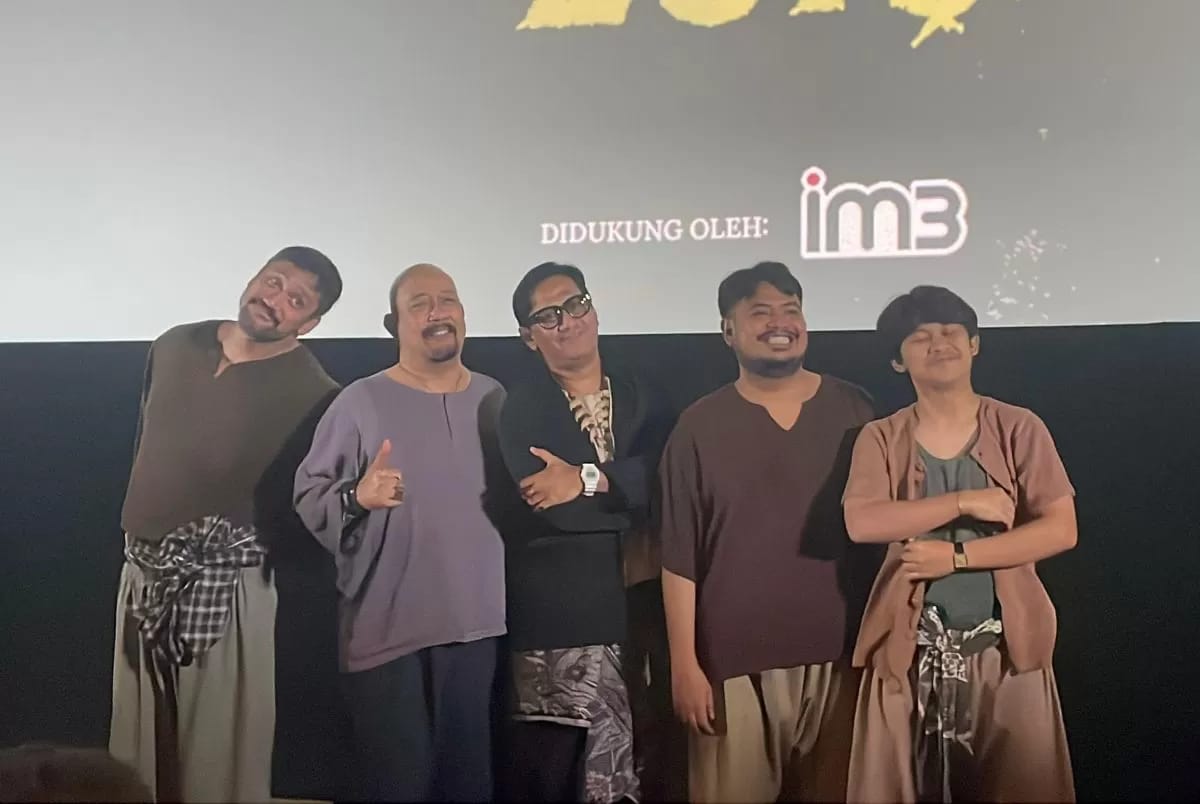 Lagu dangdut legendaris Meggy Z - Senyum Membawa Luka kembali populer lewat OST film Kang Solah.