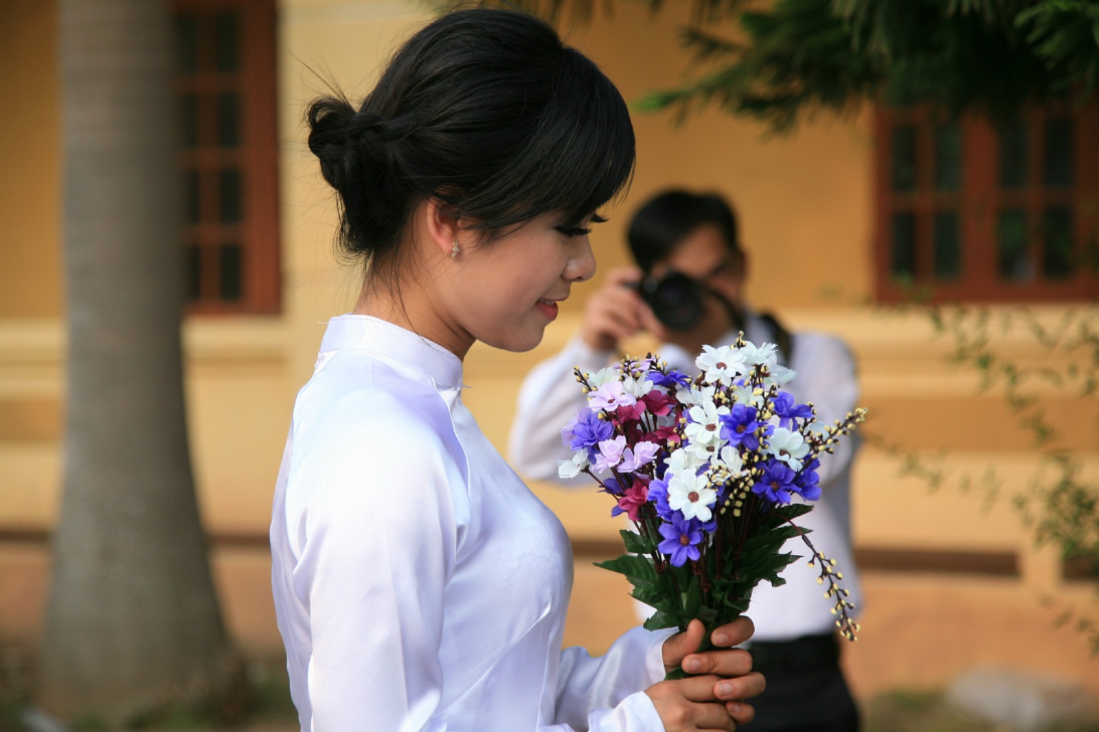 Mengapa pengantin jarang memakai kacamata di hari nikah, ini penjelasannya.