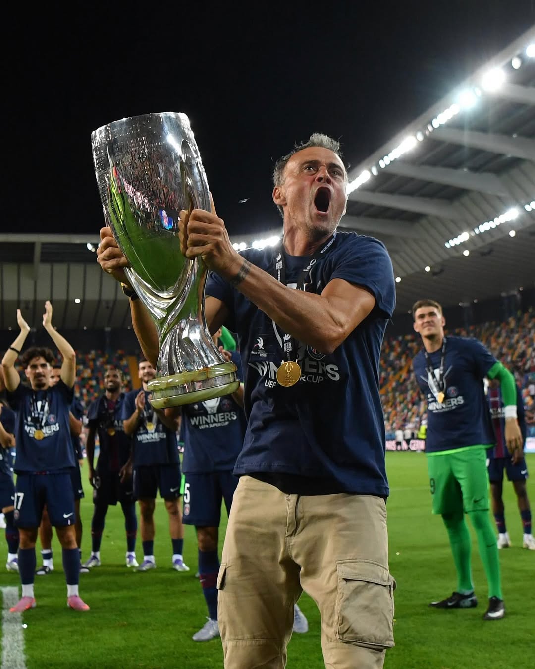 Luis Enrique Cetak Rekor 5 Trofi Bersama PSG di 2025,
