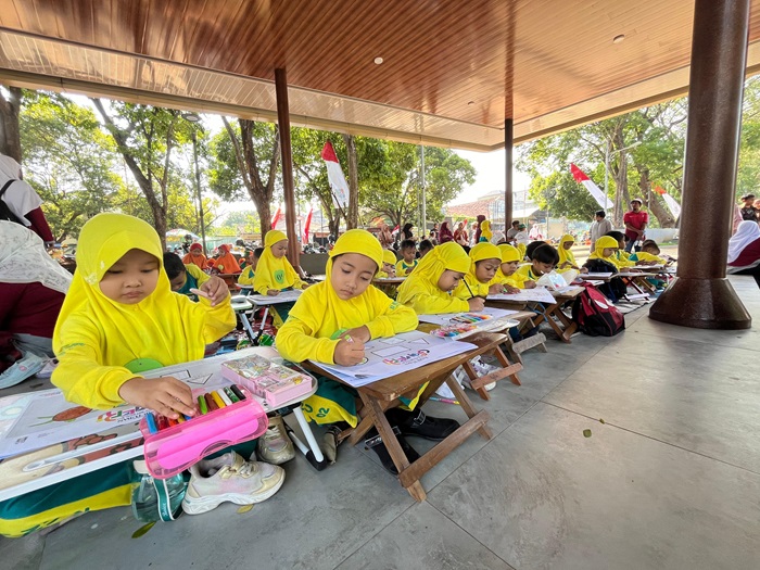 Peserta seleksi Festival Menggambar dan Mewarnai dari Bentuk Geometri digelar PC IGRA Kecamatan Tuban.
