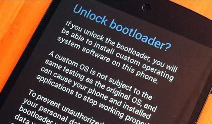 Ilustrasi proses membuka kunci bootloader pada Android.