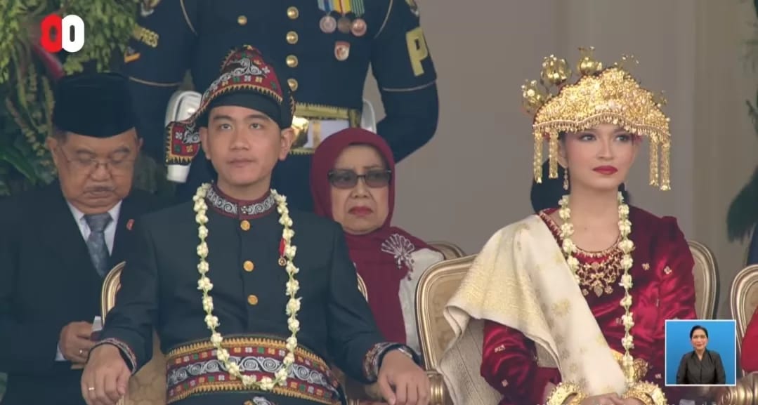 Suasana sakral HUT ke-80 RI di Istana Merdeka diwarnai busana adat Nusantara, Gibran kenakan Kerawang Gayo, Prabowo tampil dengan Baju Demang.
