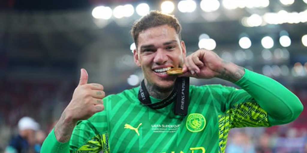 &Eacute;derson Moraes ramai diperbincangkan fansnya di media sosial pasca drama transfer alot antara Manchester City dan Galatasaray mencuat ke publik.