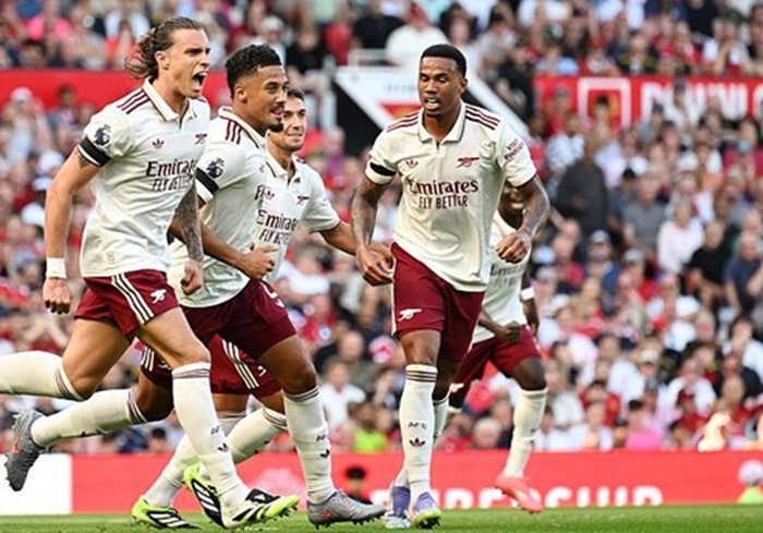 Arsenal tampil memukau dan sukses kalahkan Manchester United 1-0 di Old Trafford.